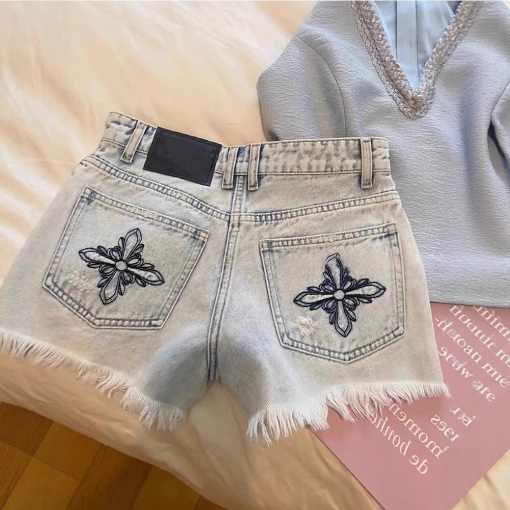 Shorts Denim Frayed - 2026 Yaz Vintage Yıkanmış Nakışlı Püsküllü